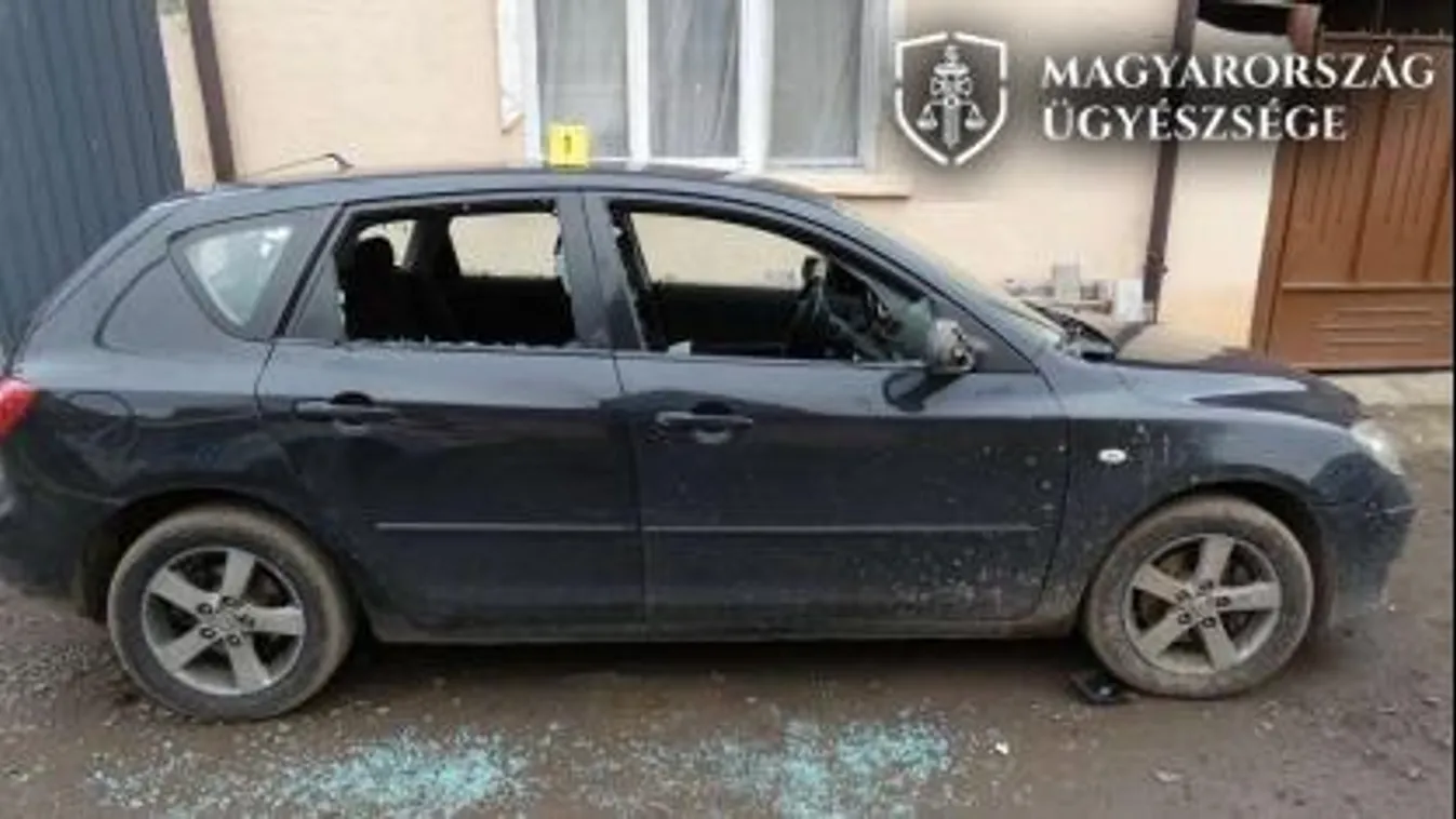 Kaszával esett neki egy parkoló kocsinak Gyöngyösön