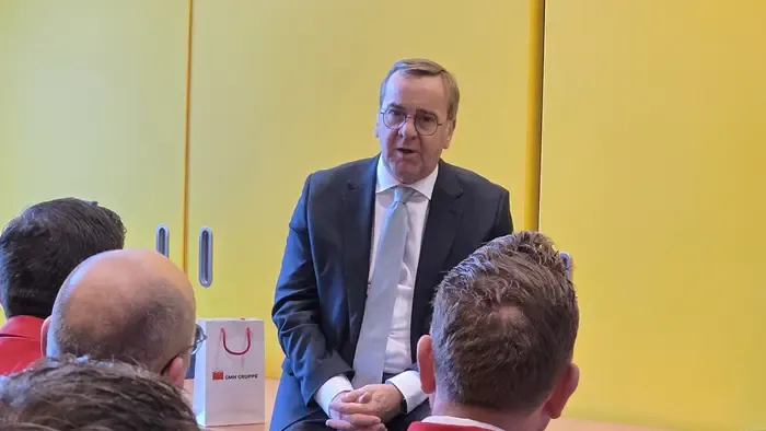 Német védelmi miniszter: semmi megalázó nincs a herevizsgálatban a sorkatonai orvosi vizsgálaton