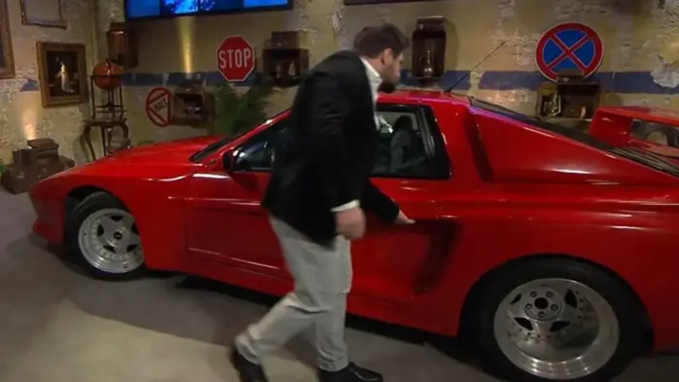 Ritka versenyautó parkolt le a TV 2 stúdiójánál, kiderült, kié