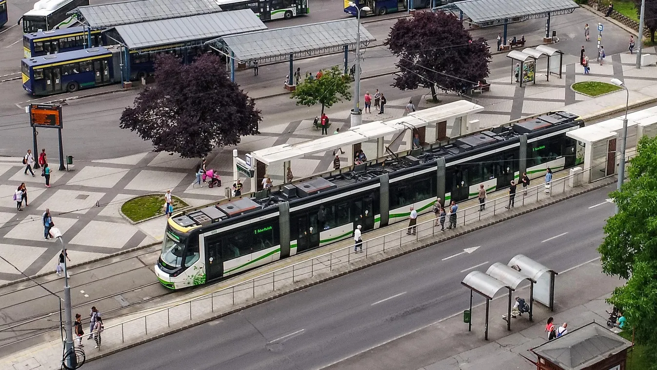 Egy bátor utas védte meg a kislányt egy miskolci villamoson