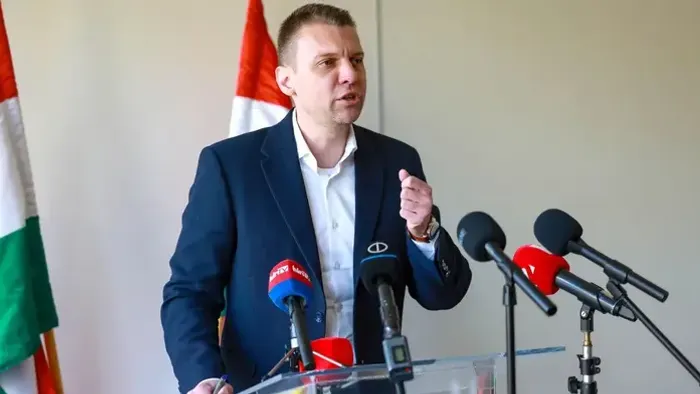 Menczer Tamás elárulta, hány Shell részvénye van a tiszás ellenfelének