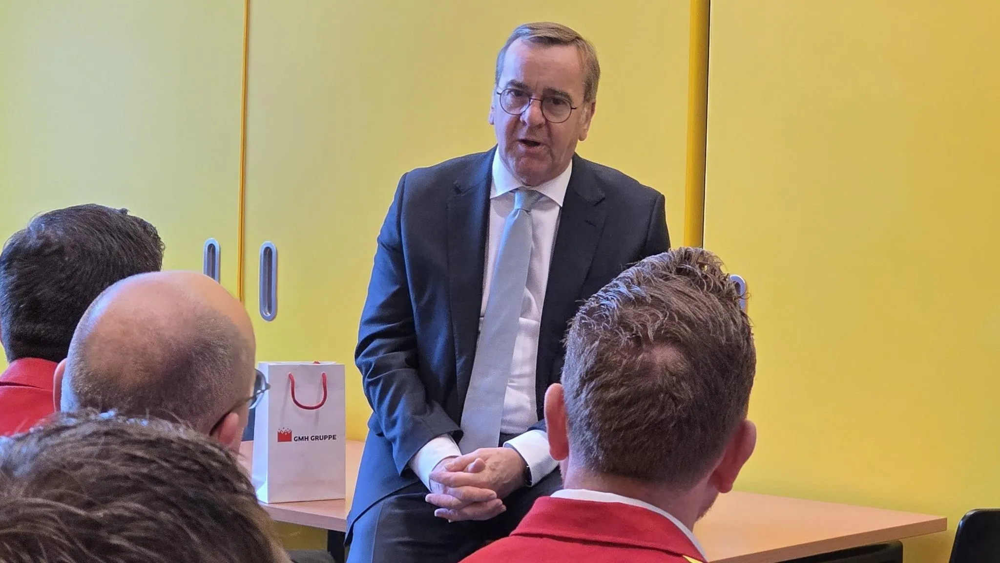 Német védelmi miniszter: semmi megalázó nincs a herevizsgálatban a sorkatonai orvosi vizsgálaton