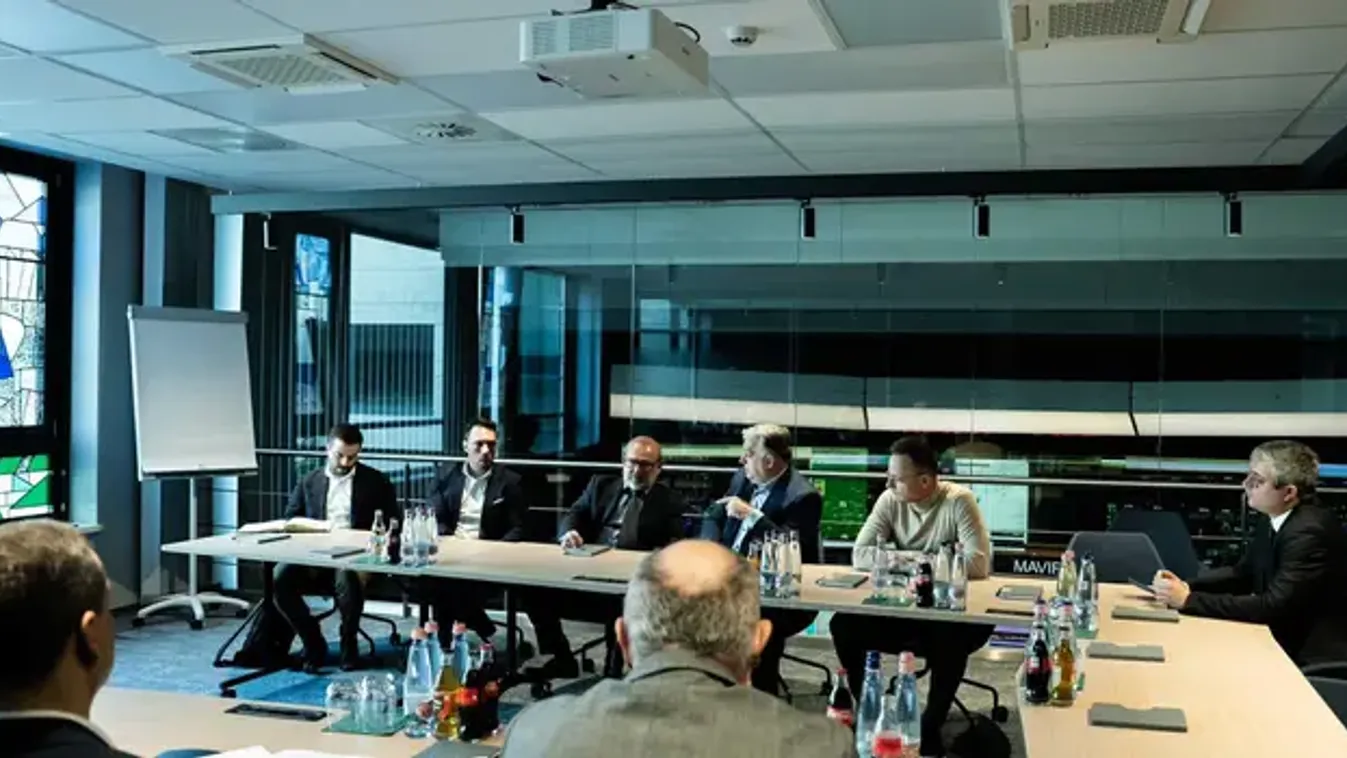 Szijjártó: Nem lehet zsarolni Magyarországot