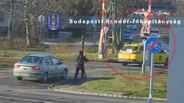 Hihetetlen, mit művelt egy taxis a kőér utcai vasúti átjárónál