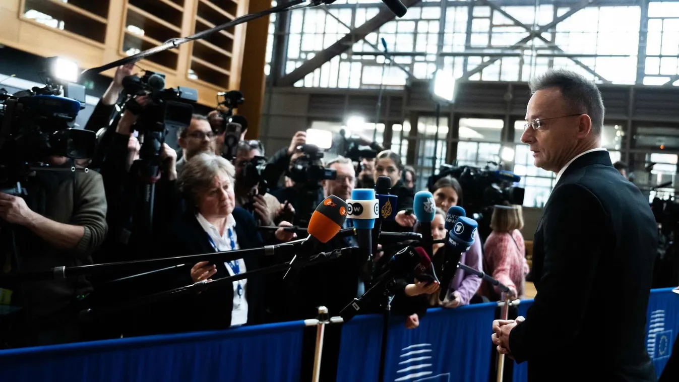 Sokkoló hírekkel jelentkezett Szijjártó Péter, Brüsszel magyar és szlovák katonákat küldene Ukrajnába