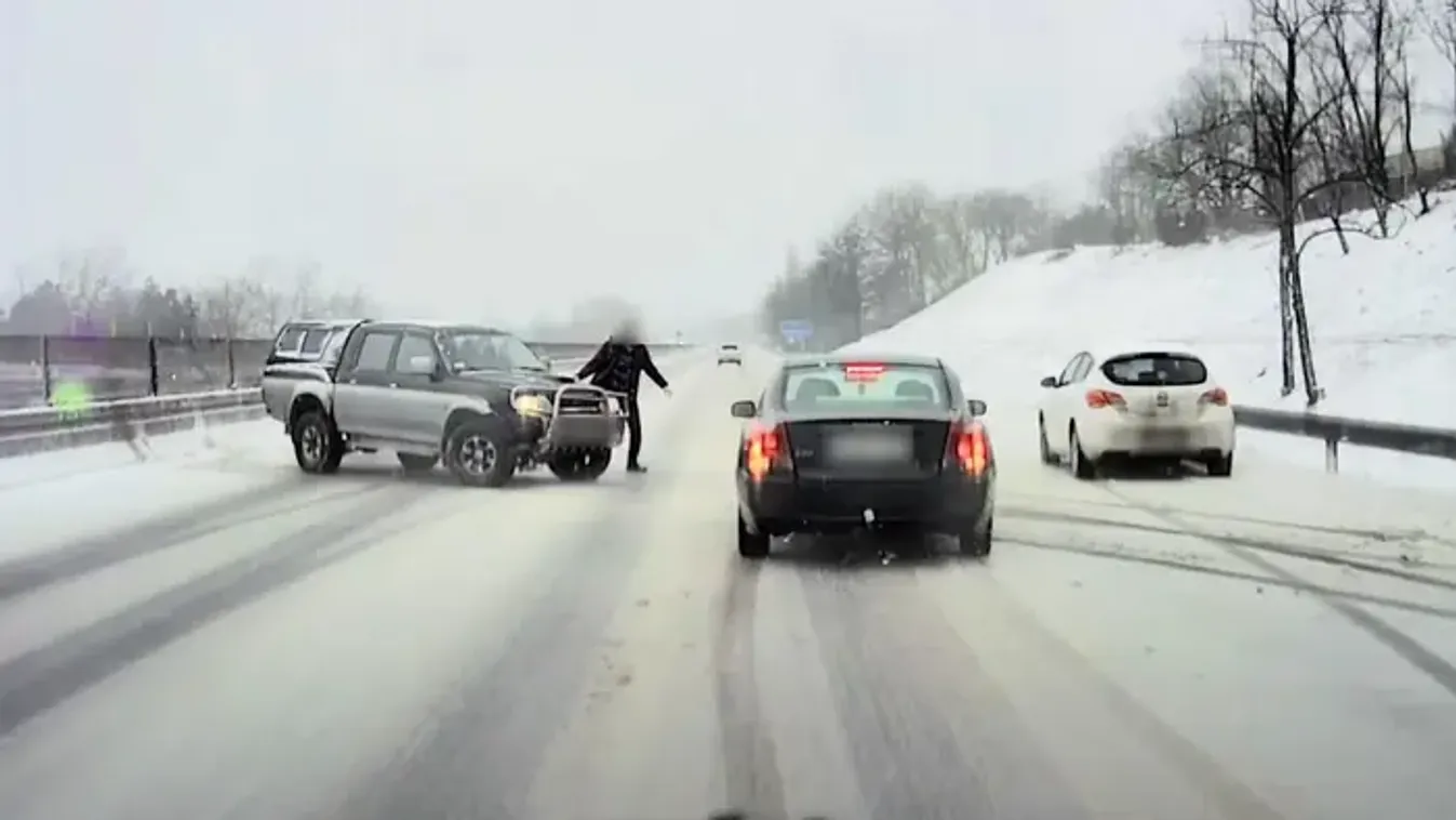 Hajmeresztő videók: Így koriztak a keddi havazás után az autók az utakon