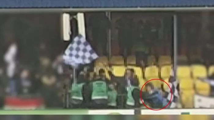 Biztonsági őrökre támadt egy dühös szurkoló - Videó