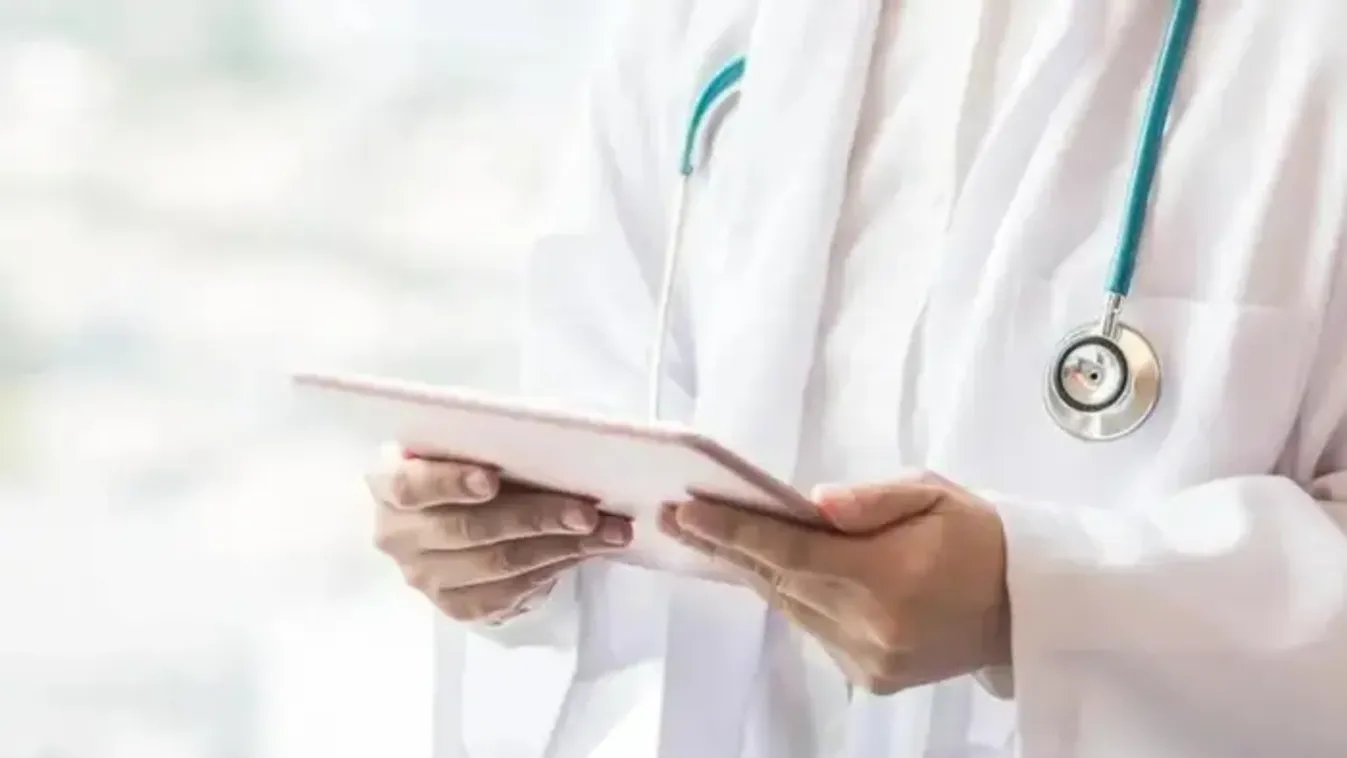 Nem véletlen, hogy másokat követünk – sokkoló kutatás leplezi le az influenszerhatás valódi okát