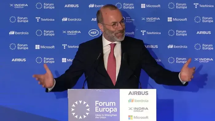 Manfred Weber egyértelművé tette, hol is áll a Tisza Párt: „Csak azokkal dolgozunk együtt, akik Ukrajna-pártiak”