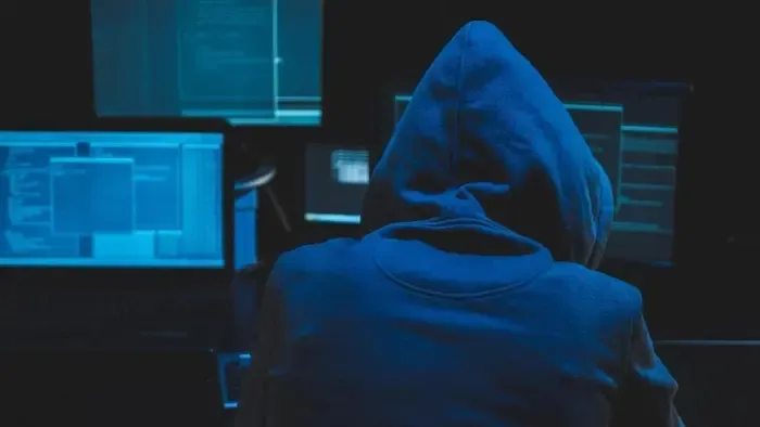 2,8 millióba került két telefonhívás - idős komáromi férfit vertek át csalók