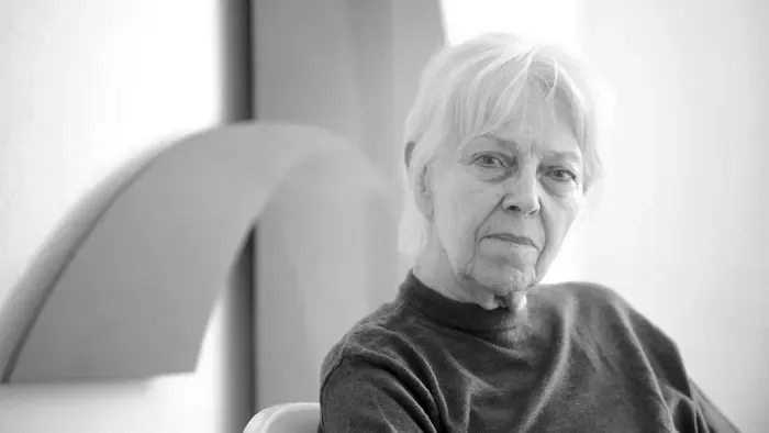 Meghalt Maurer Dóra