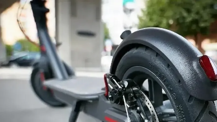 Firenze városa áprilistól betiltja a bérelhető elektromos rollereket