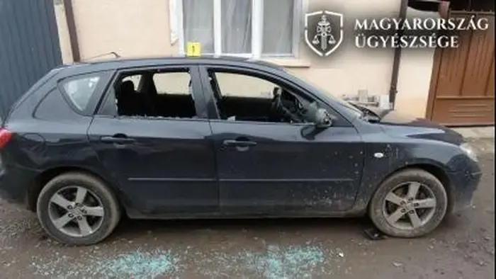 Kaszával esett neki egy parkoló kocsinak Gyöngyösön