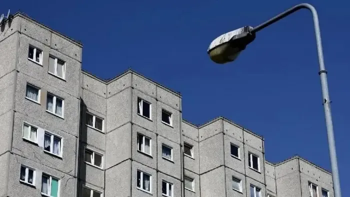 Holttestet találtak egy lakóház teraszán, rejtély övezi az esetet