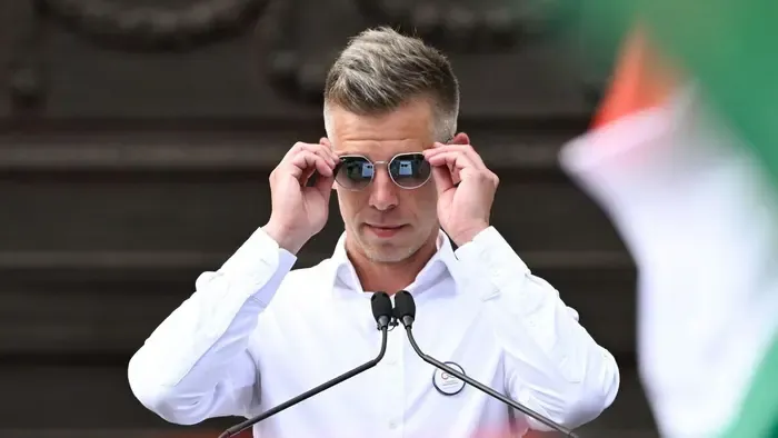 Magyar Péter azt akarja, hogy ne tudjanak az emberek a háború borzalmairól