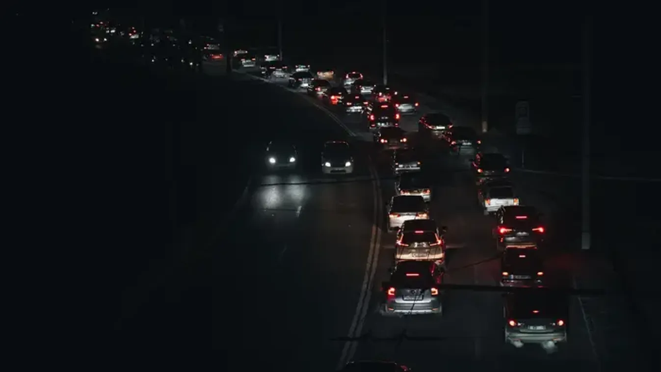 „Tizenhét-tizennyolc órás áramkimaradásokkal élünk együtt” – beszámoló a kárpátaljai helyzetről