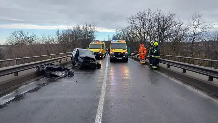 Brutális baleset Bonyhádnál, több mentőt riasztottak a helyszínre