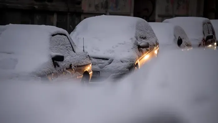 Rekordközeli havazás és hurrikánerejű szél bénította meg az Egyesült Államok északkeleti partvidékét