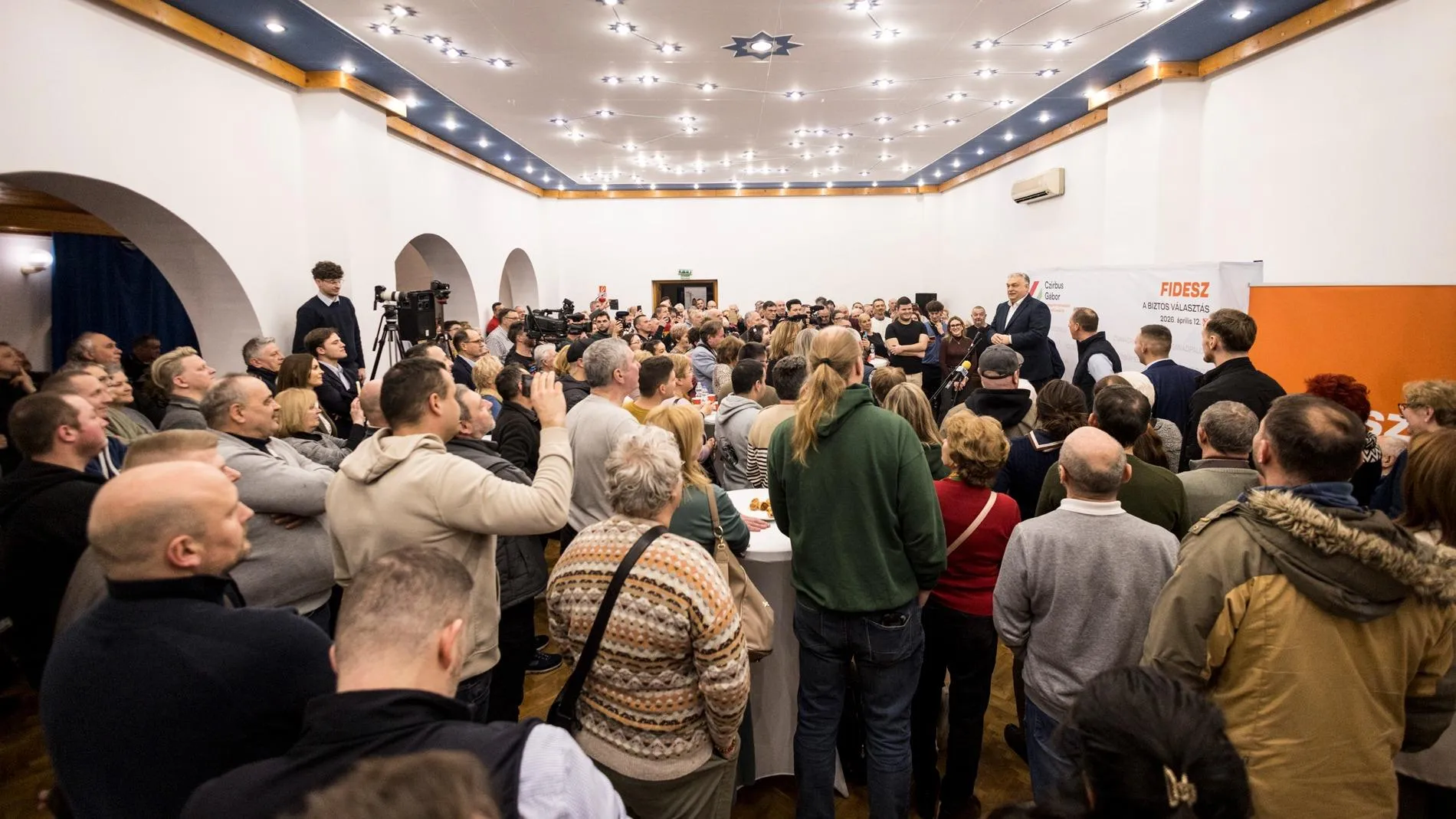 Orbán Viktor: az Európai Néppárt el akarja venni a tagállamok vétójogát és az unióból katonai szövetséget akar csinálni