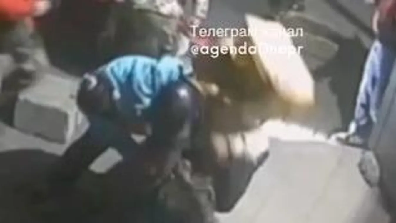 Drámai jelenet Ukrajnában: futár és tisztek csaptak össze a kényszersorozás közben