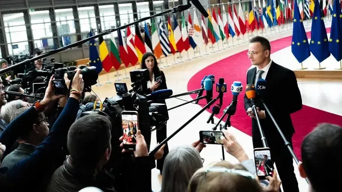 Szijjártó: ha Donald Trumpon múlna, béke lenne, ha viszont Brüsszelen múlik, akkor háború lesz