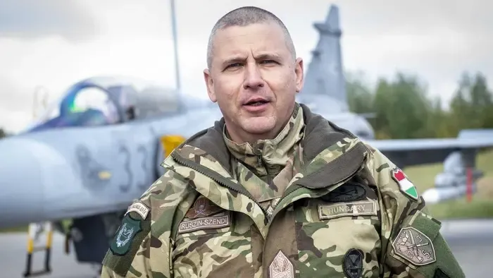 Ruszin-Szendi Romulusz nem tartja veszélyesnek a háborút, mégis berántana mindenkit