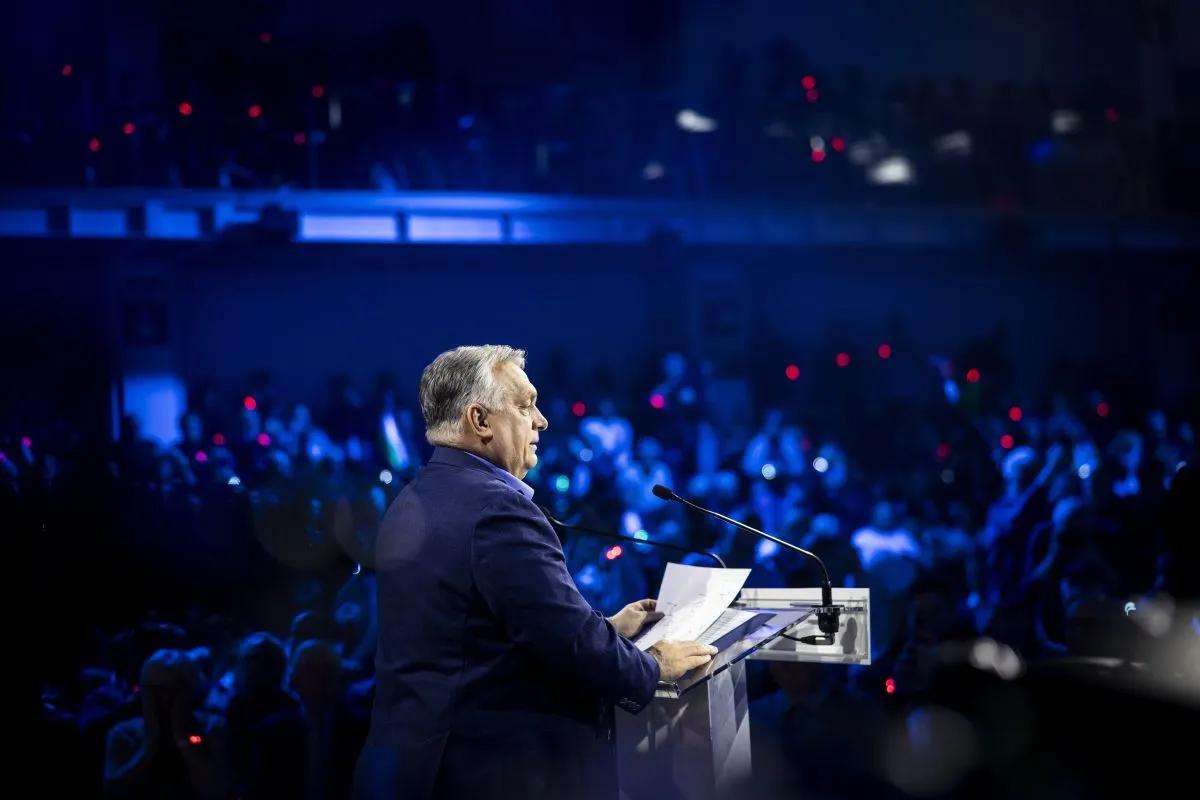 Orbán Viktor miniszterelnök beszédet mond a Digitális Polgári Körök által szervezett háborúellenes gyűlésen az esztergomi Suzuki Arénában 2026. február 28-án. 