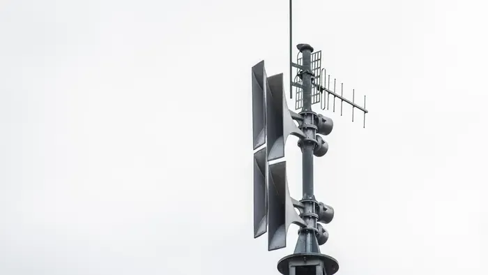 Megszólaltak a szirénák Paksnál, tájékoztatták a lakosságot