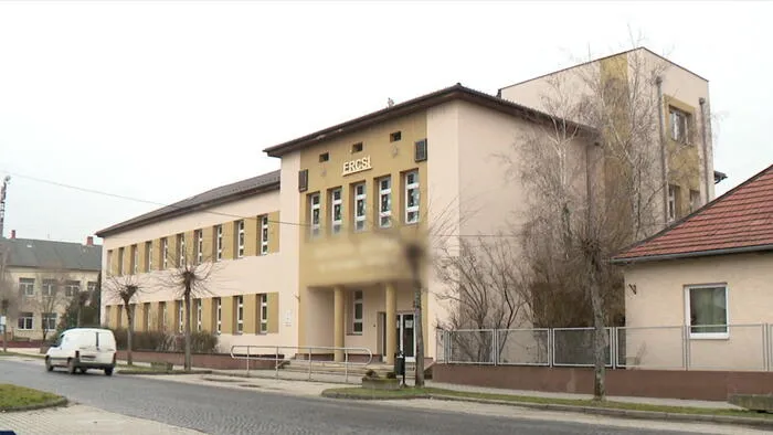 Felakasztotta magát egy diák a társai szeme láttára Ercsiben