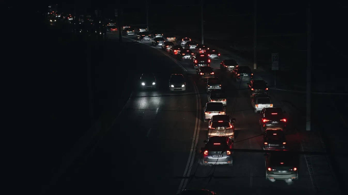 „Tizenhét-tizennyolc órás áramkimaradásokkal élünk együtt” – beszámoló a kárpátaljai helyzetről