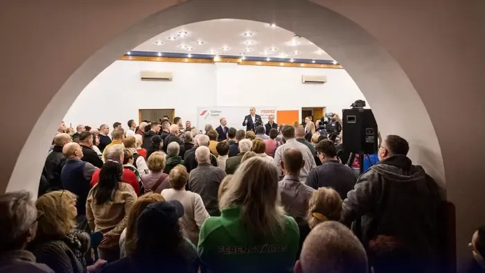 Hasít az országjárás, tömegek várják Orbán Viktort