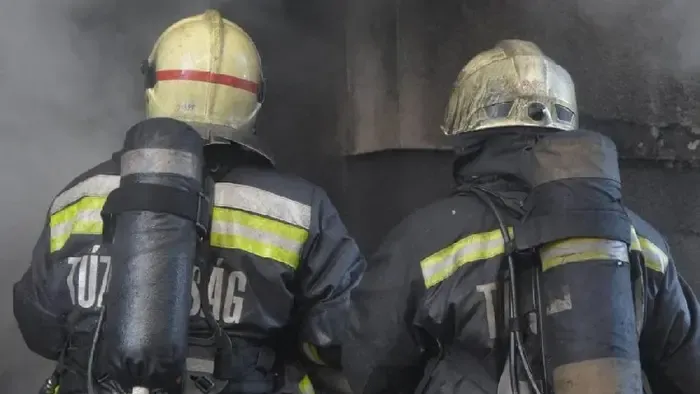 Meghalt egy lakó, tűz ütött ki egy tatabányai társasházban