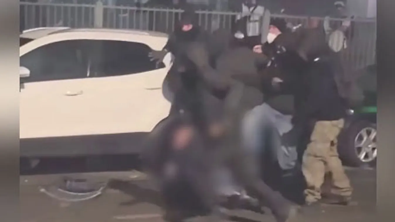 Szélsőbaloldali tüntetők romboltak Torinoban, brutálisan rátámadtak a rendőrökre