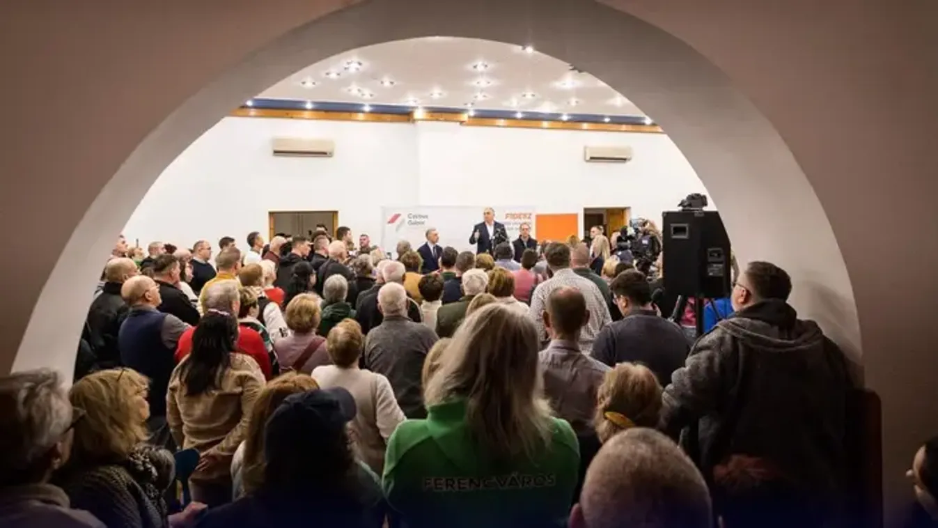 Hasít az országjárás, tömegek várják Orbán Viktort