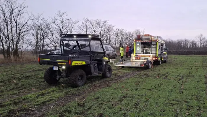 Gyanús autót találtak Farmosnál, rendkívüli hír érkezett egy eltűnt személyről