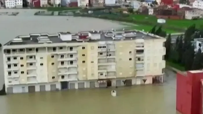 Tízezreket evakuáltak a heves esőzések miatt Marokkóban