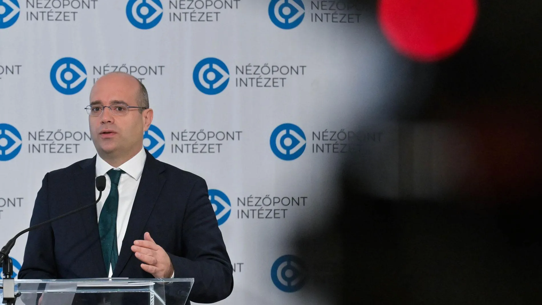 Mráz: Furcsa számok, túlértékelt fiatal aktivitás és a „brüsszelezés” valósága