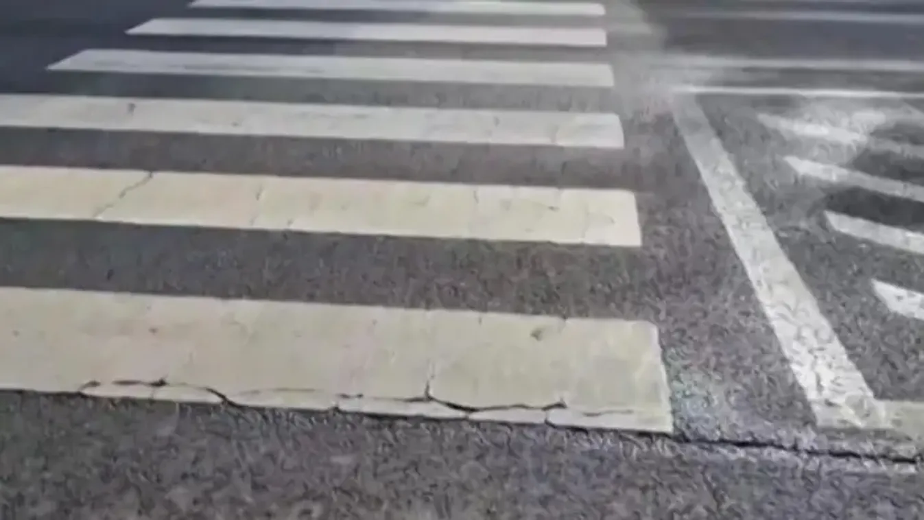 Zebrán és járdán akart gázolni egy nő Győrben