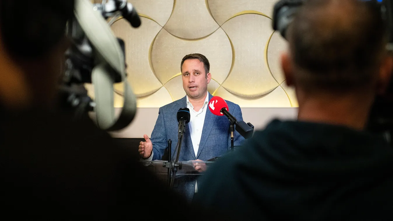 Dömötör Csaba: az Európai Parlament néppárti koalíciója kedden határozatban állt ki a háború folytatása mellett