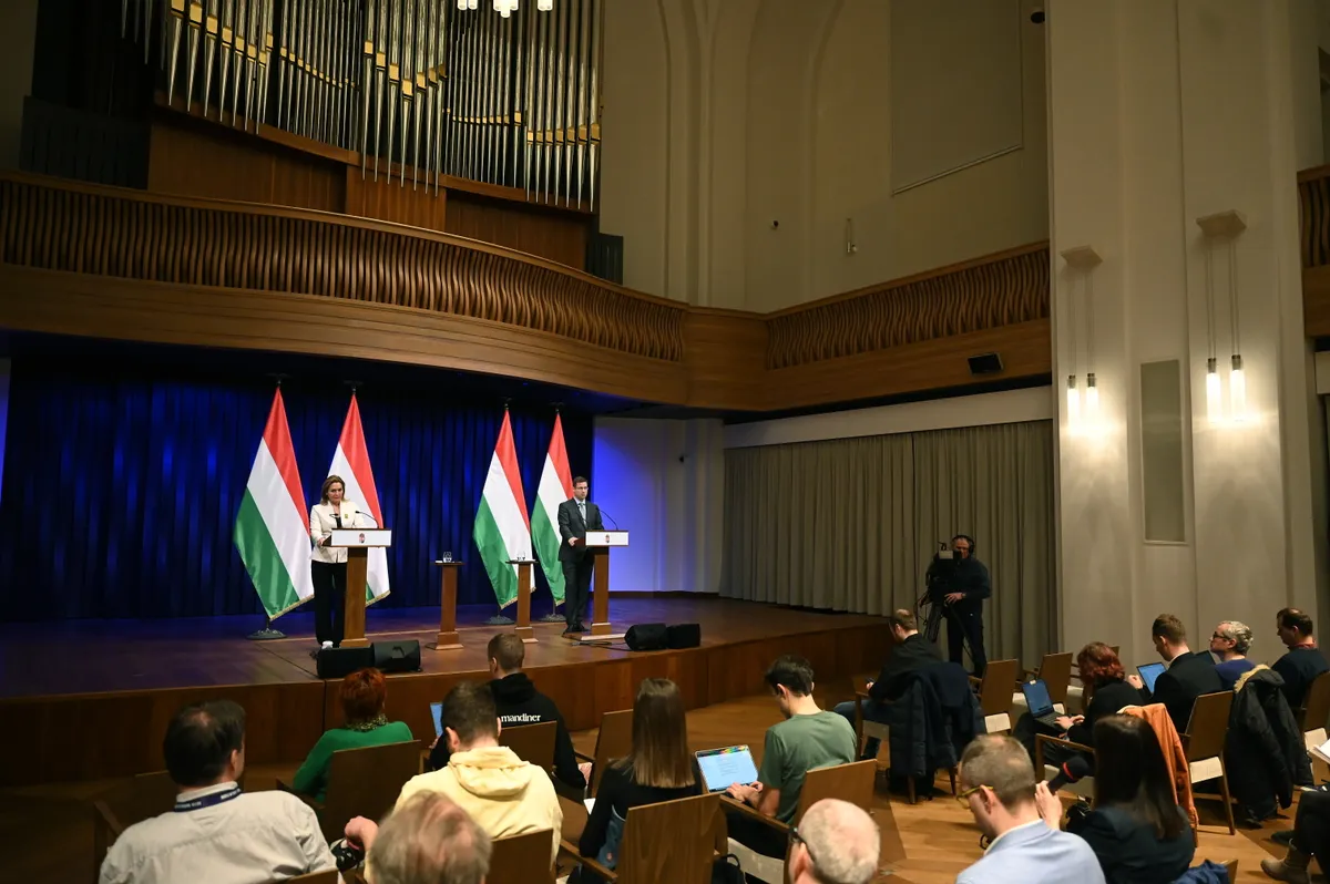 GULYÁS Gergely; VITÁLYOS Eszter