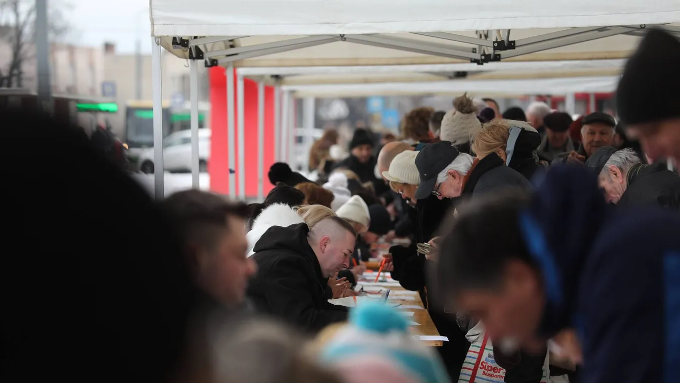 Fidesz: Elsőként gyűjtöttük össze mind a 106 választókerületben az aláírásokat