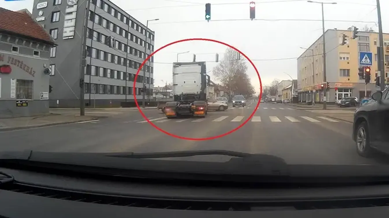 Csak a lélekjelenléten múlt: újabb durva videók az utakról