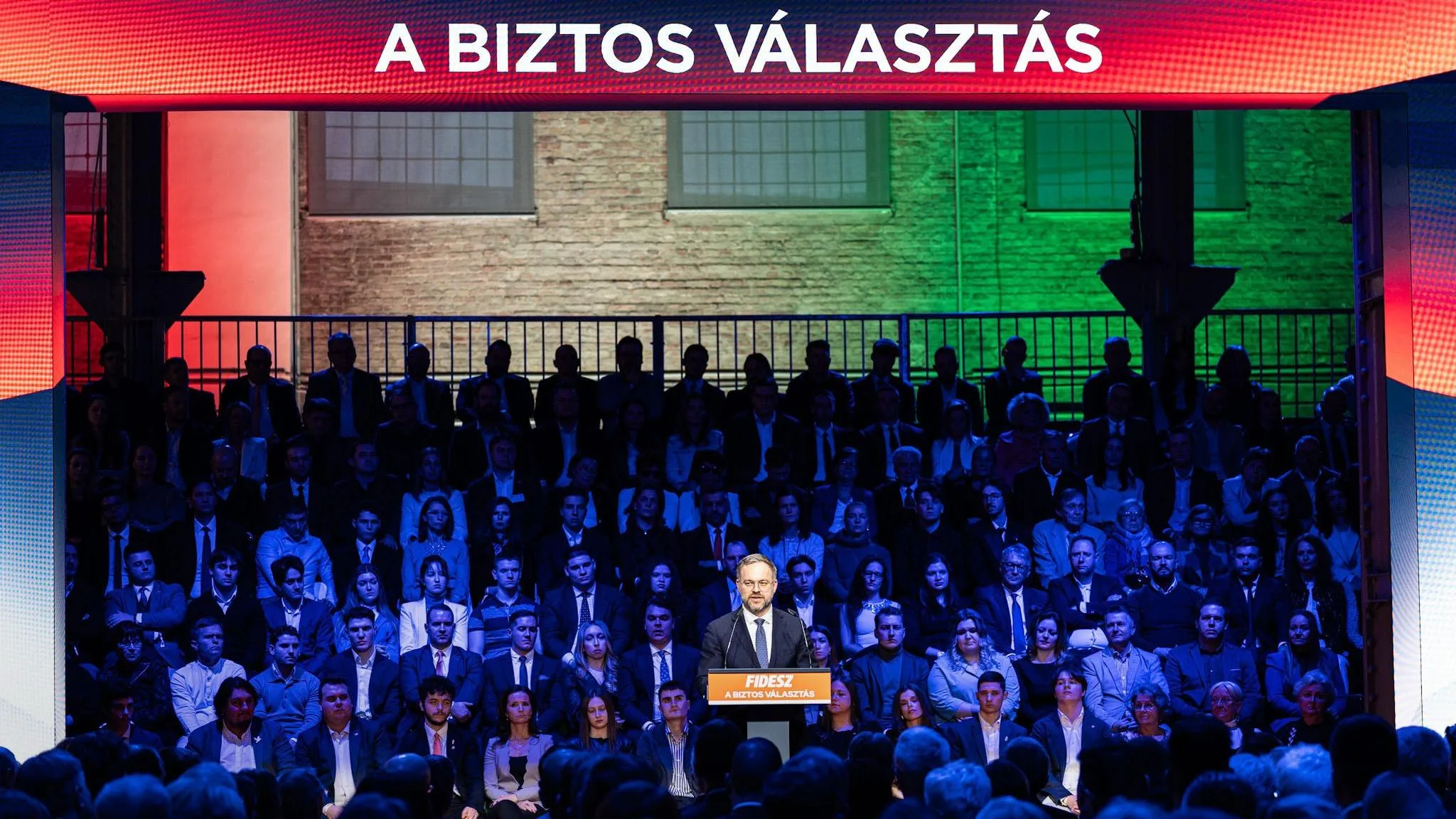 Orbán Balázs: erődemonstrációval indult a kampány, 196 ezer ajánlást adott le a Fidesz az első napon