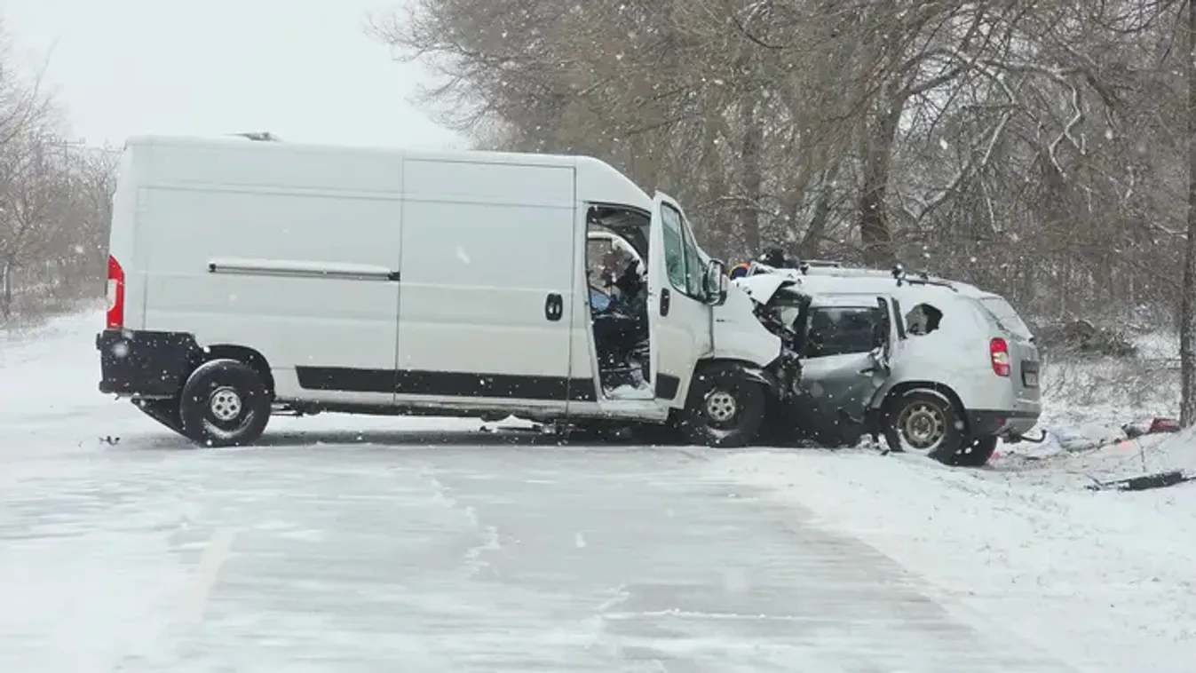 Furgonnal ütközött, majd szörnyethalt egy autós Nyárlőrincnél