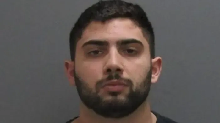 Olyan erővel dobta a kiságyba 16 hónapos fiát, hogy eltört a gerince