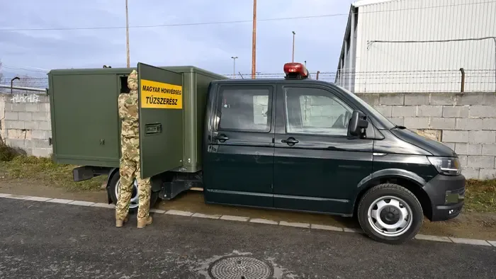 Elképesztő dolgokat találtak egy miskolci lakásban, még egy aknavető is előkerült