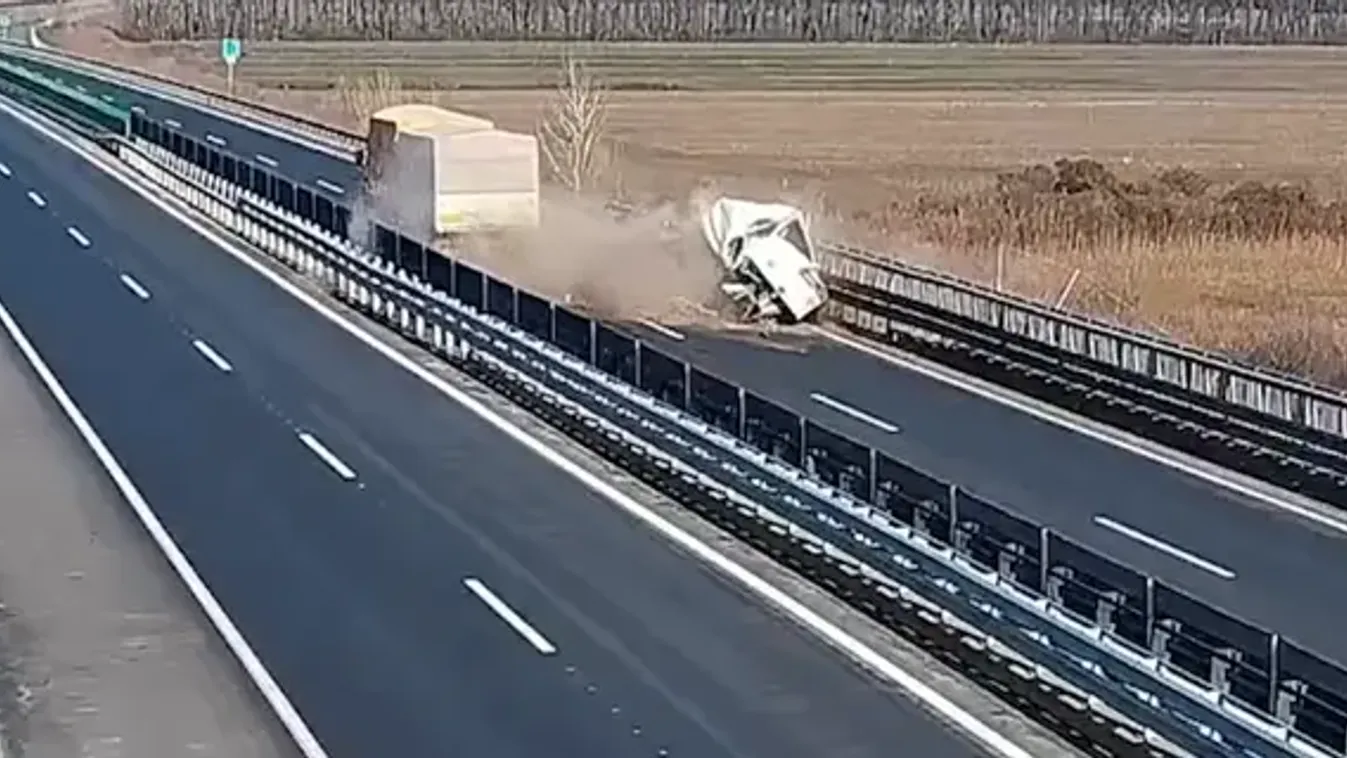 Horrorbaleset történt az M4-esen, megrázó videót tettek közzé