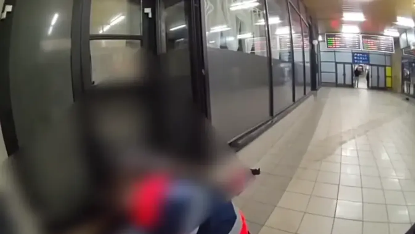 A pályaudvar közepén szült egy nő, videón a hihetetlen eset