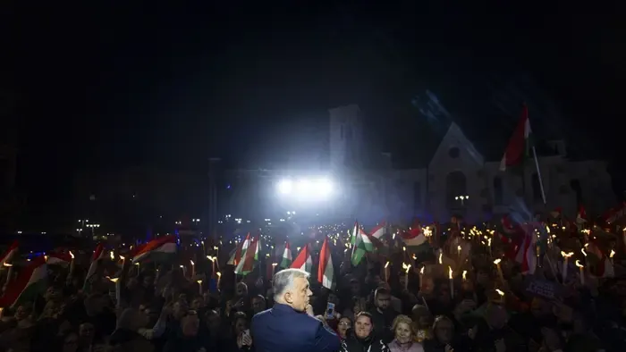 Nem csoda, hogy Magyar Péterre alig kíváncsiak Orosházán, miközben Orbán Viktor megtölti a főteret Kaposváron