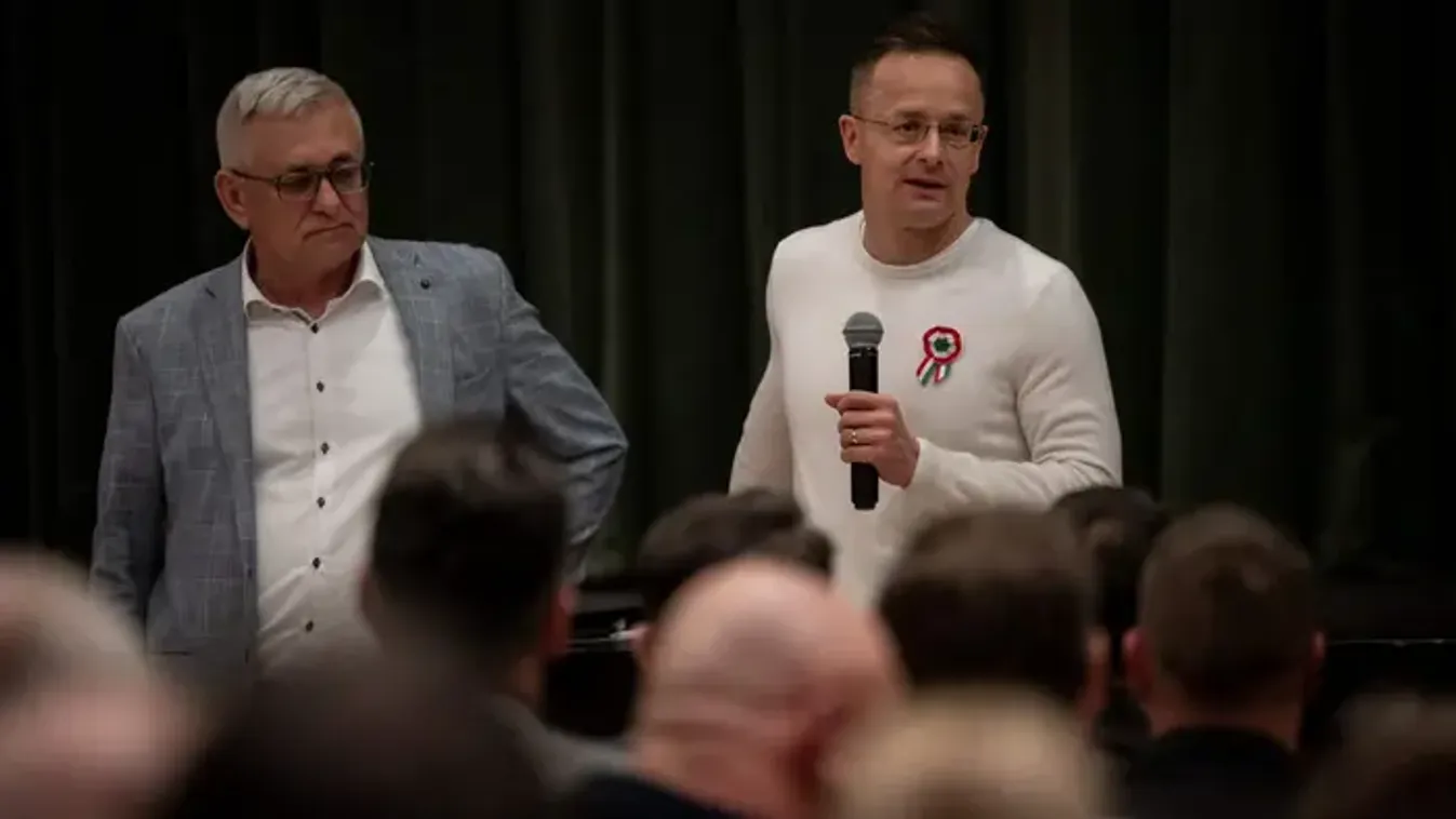 Szijjártó Péter: a jelenlegi nehézségek közepette a nullkilométeres bohócok csak bajt hoznak
